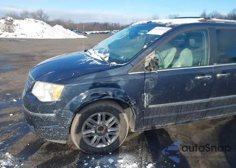 2009 Chrysler Town & Country Limited z USA, uszkodzony, nr VIN 2A8HR64X09R639011